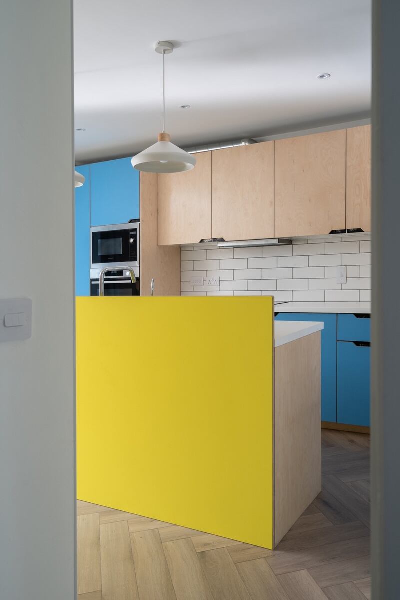 A kitchen with Modoco doors in cyan blue and canary yellow.
