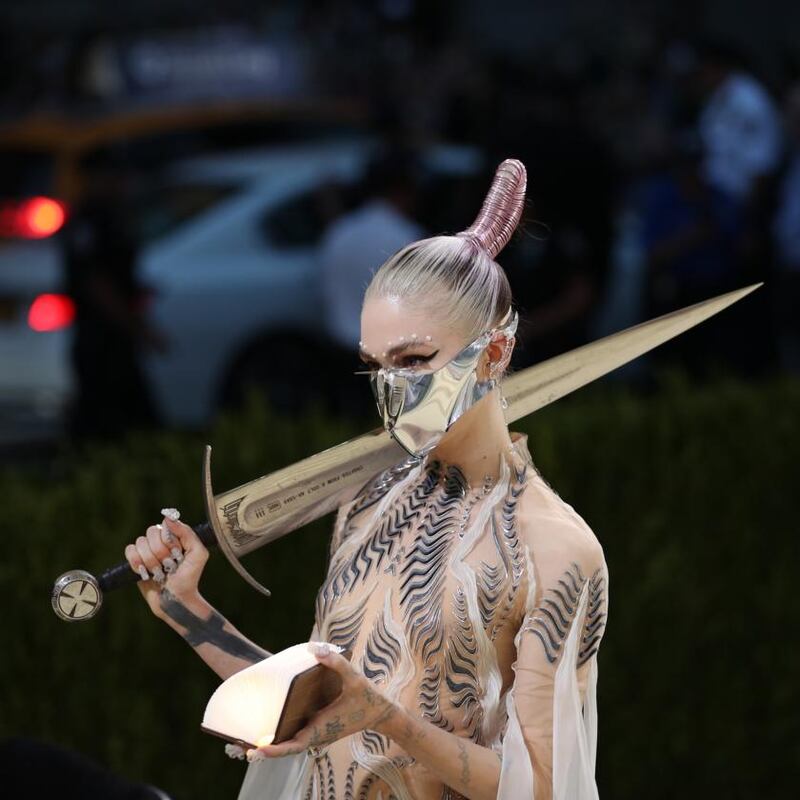 Grimes in an optical-illusion gown by Iris van Herpen; at this point she was one of the only guests to wear a mask throughout her time on the carpet