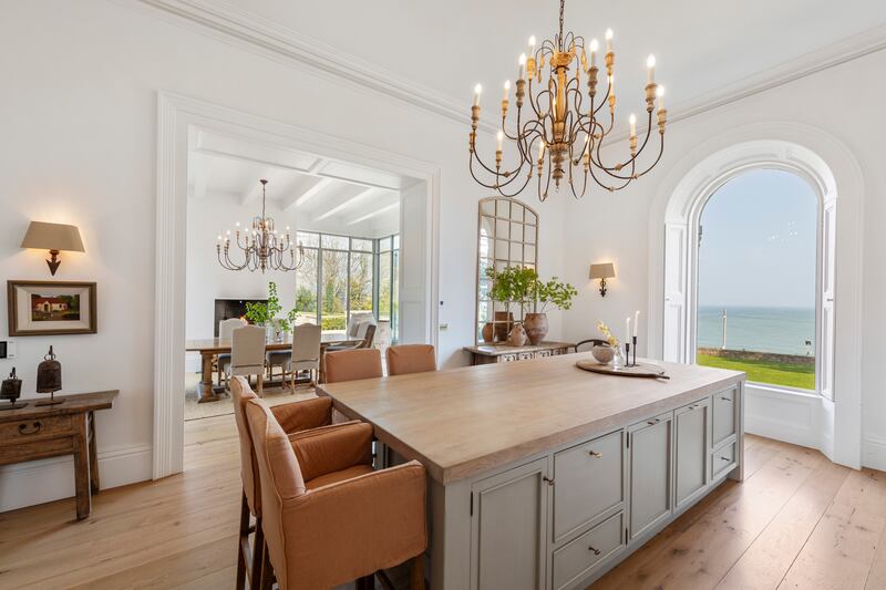 Kitchen and diningroom