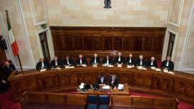 Chief Justice threatens to cancel court sittings because of cold