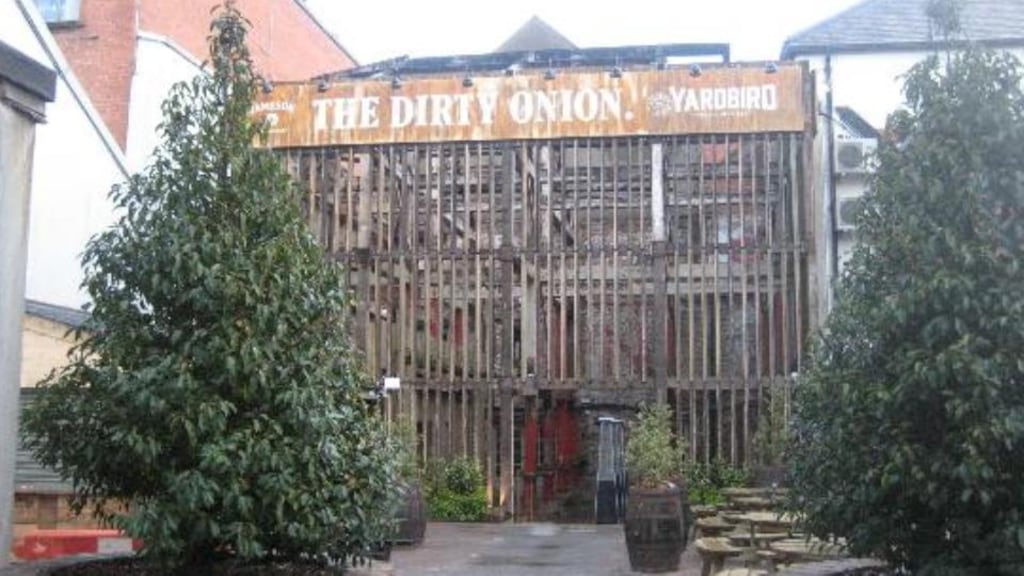 The Dirty Onion: it’s no manufactured theme bar