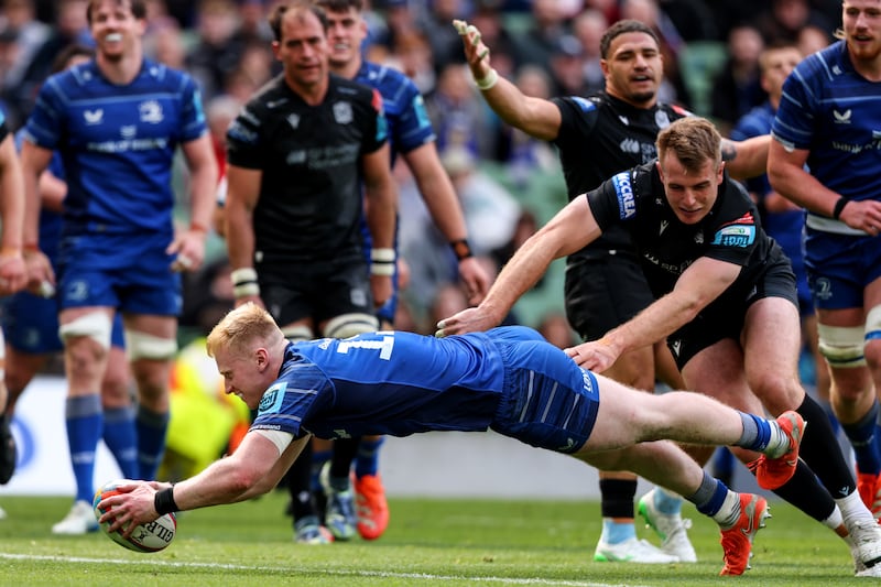 Leinster's Jamie Osborne scores his side's fifth try at the URC semi-final between Leinster and Glasgow Warriors at Aviva Stadium. Photograph: Ben Brady/Inpho