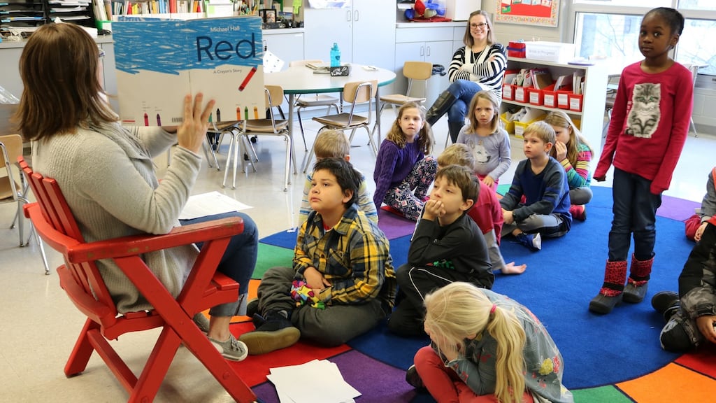 Erin Vogel reads aloud to her second-grade class at Crestwood Elementary School. Photograph: Jessica Mendoza/The Christian Science Monitor