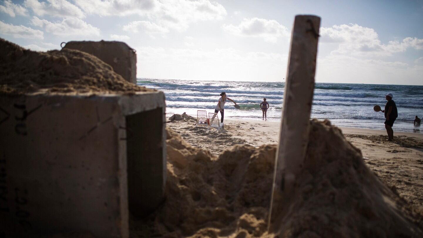 People play on the beach beside a bomb shelter in the southern Israeli city of Ashdod yesterday. Israel resumed air strikes in the Gaza Strip after agreeing to an Egyptian-proposed ceasefire deal that failed to get Hamas militants to halt rocket attacks. Photograph: Amir Cohen/Reuters