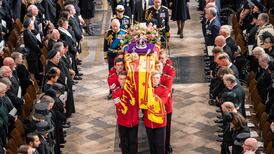 Ag síneadh is ag crapadh