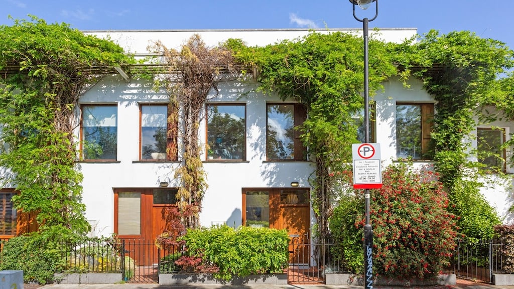 25 Windsor Terrace in Portobello is a three-storey abode beautifully sited on a one-way stretch of the Grand Canal just a few doors down from Harold’s Cross Bridge