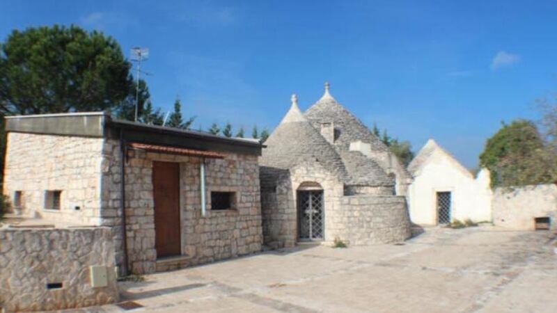 €175,000: Four-suite trullo in the Castellana Grotte countryside
