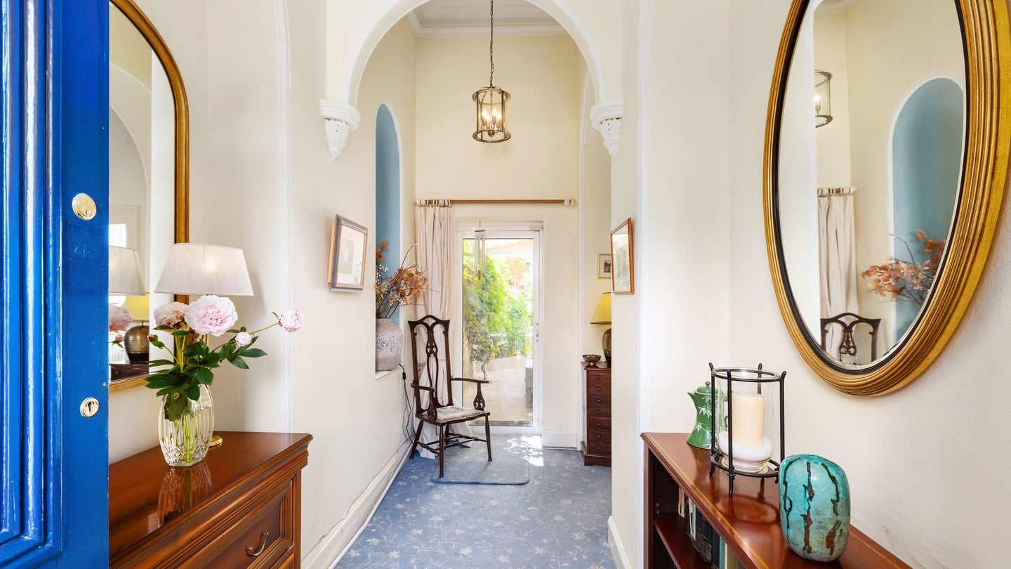 4 Ormond Road, Rathmines, Dublin 6: arched hall with door to back garden