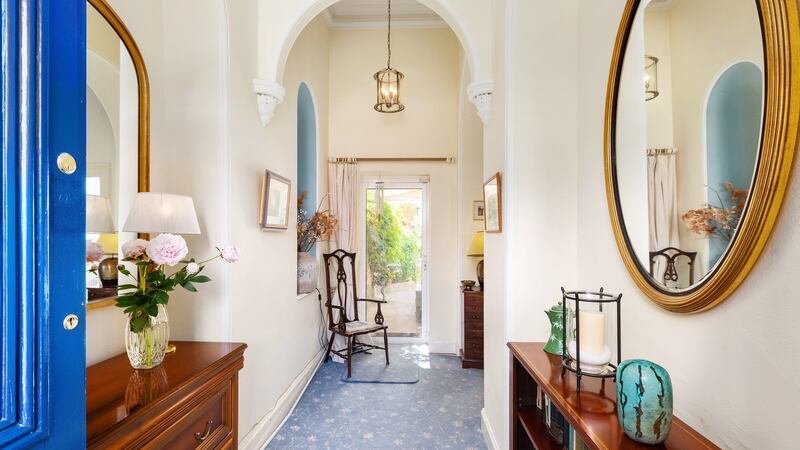 4 Ormond Road, Rathmines, Dublin 6: arched hall with door to back garden