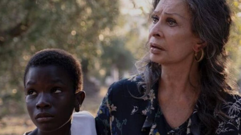 Ibrahima Gueye and Sophia Loren in The Life Ahead