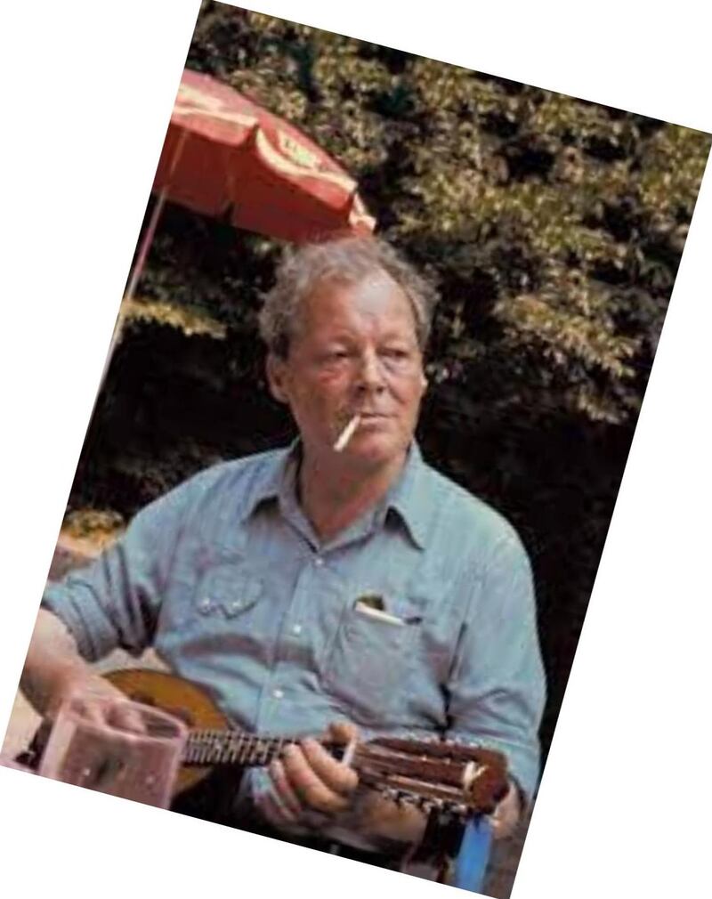 Residents of Berlin’s Dahlem district have been surprised with billboards of a smoking, mandolin-strumming Willy Brandt, last seen in 1972