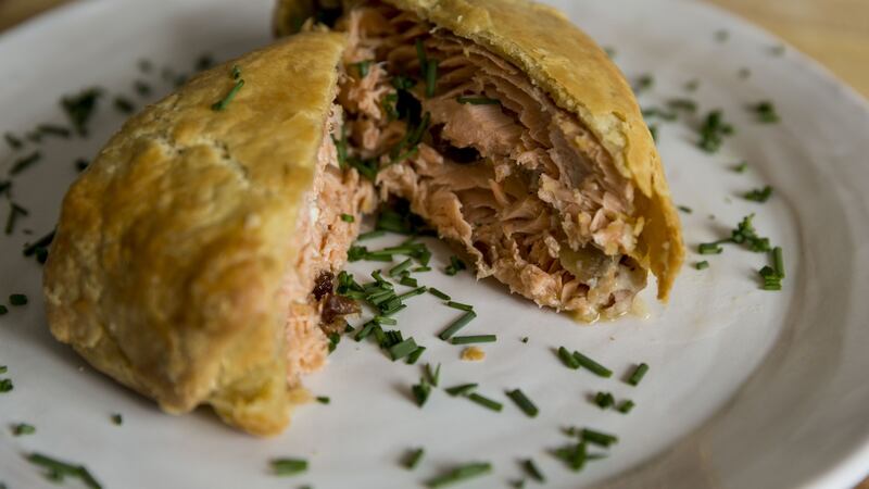 Salmon in pastry with ginger and currants
