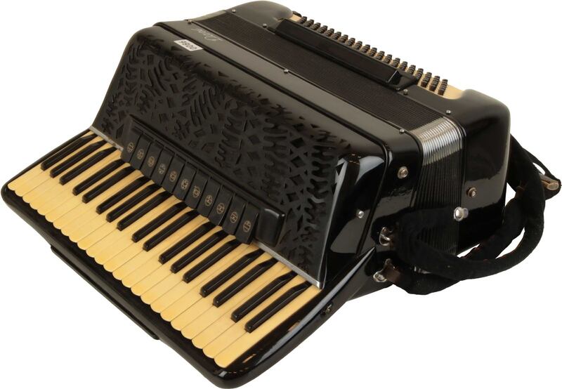 Dari 130 Bass from Ken Hopkins Accordion Collection