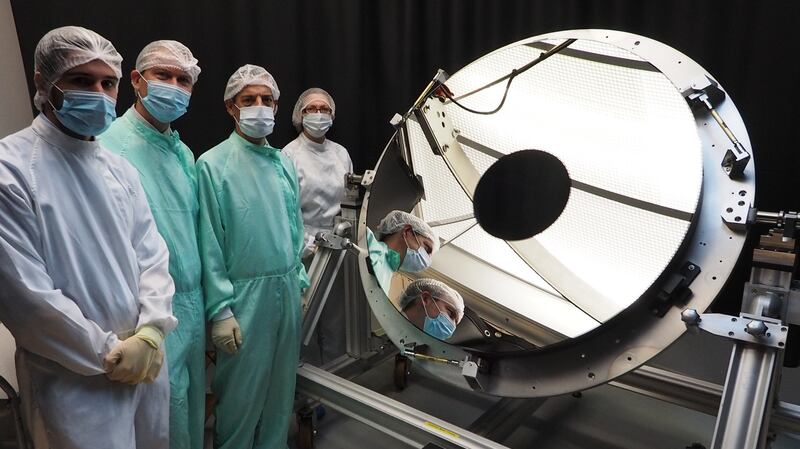 The primary mirror of the Euclid telescope, together with representatives of Safran Reosc, the mirror manufacturer, and Airbus Defence and Space, which is developing the spacecraft’s payload module, including the telescope.