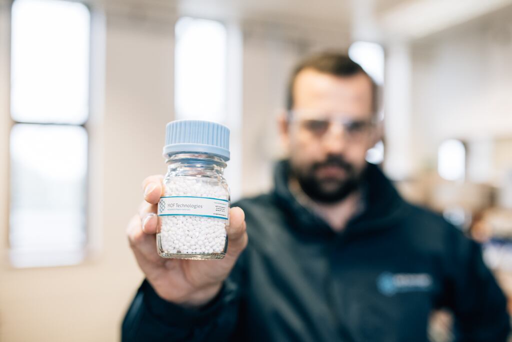 MOF Technologies works with nanomaterials known as metal organic frameworks – crystalline, sponge-like materials that are highly porous and can store, separate and capture specific gases.