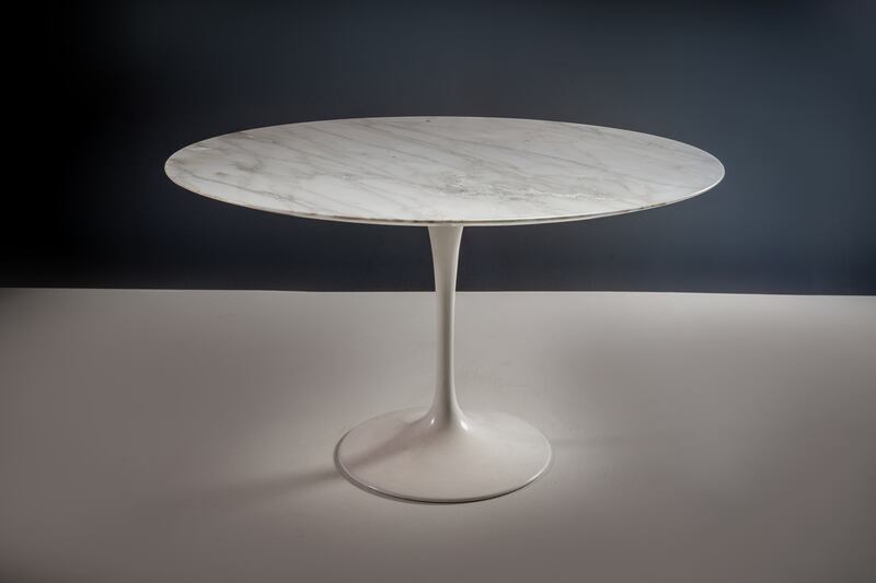 Circular tulip table by Finnish-US architect and designer Eero Saarinen