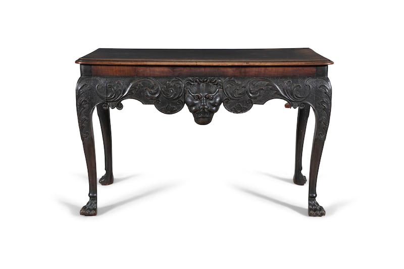 Important Irish mahogany George III hall table with mask detail €50,000-€80,000