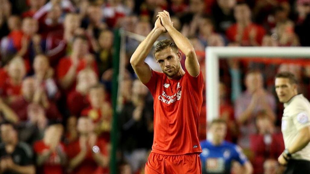 iverpool midfielder Jordan Henderson has broken a bone in his right foot during training and will be out for up to eight weeks.