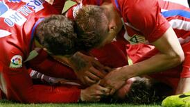 Fernando Torres âconscious and stableâ after head injury in Atletico draw