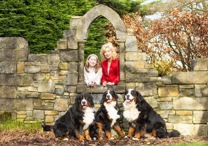 Molly Stafford Byrne, Fiona Stafford Byrne and their dogs Iger Bear, Xena Bear and Teddy Bear