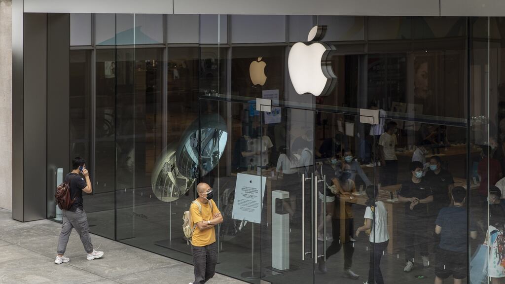 Apple Inc was on a collision course with South Korea over new requirements that it stop forcing app developers to use its payment systems, with a government official warning of a possible investigation into the iPhone maker’s compliance. . Photographer: Qilai Shen/Bloomberg