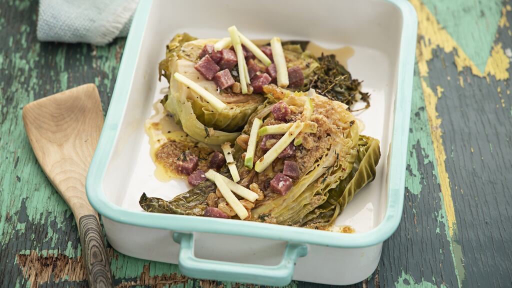 Roasted summer cabbage, salami and apple