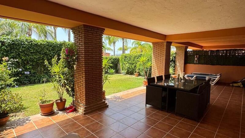 Ground-floor apartment in Casares: back garden