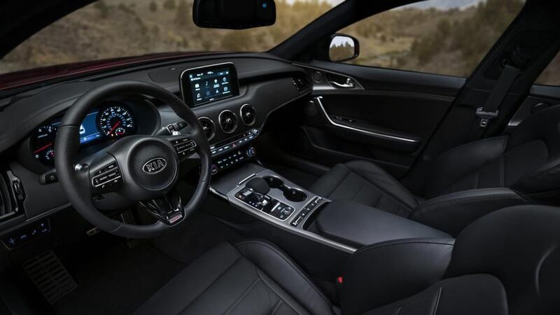 Kia Stinger: inside, even the spoked circular vents are reminiscent of Audis or Alfa Romeos
