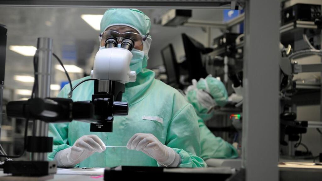 A worker assembles a Medtronic Capsure Sense Lead, a device that is inserted into a heart pacemaker. US antitrust regulators have approved Medtronic’s purchase of Covidien. Photo: Bloomberg