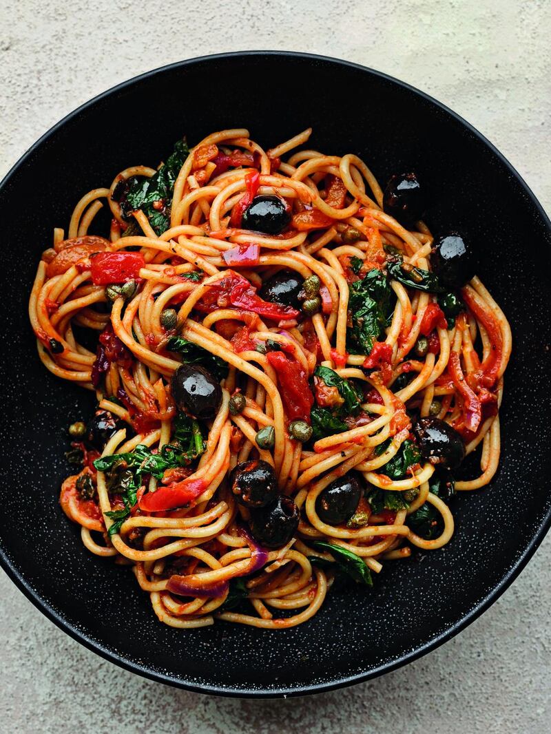 Spaghetti puttanesca with spinach