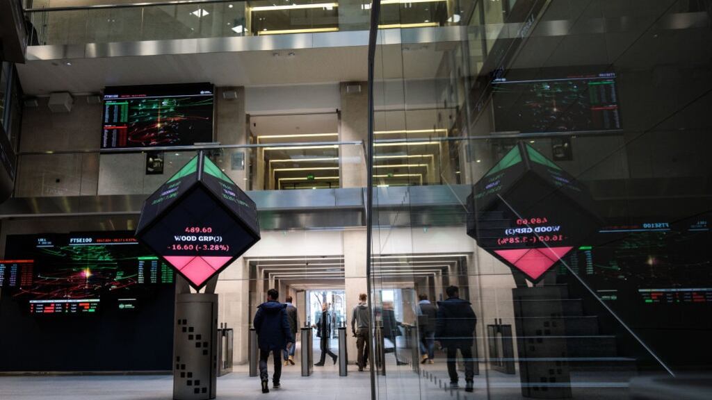 The London Stock Exchange is to shut its lossmaking derivatives exchange CurveGlobal Markets after the venture failed to make headway against rivals in the European bond market.