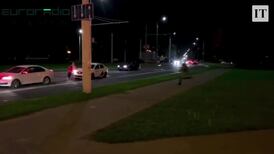 Minsk protester jumps into taxi to evade riot police