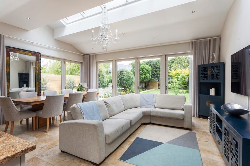  Kitchen-breakfast-livingroom