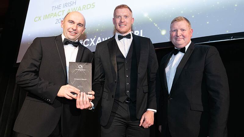 Stuart Russell, Awards Judge presents the CX Impact in Telecoms award to Matthew Lawlor & Diarmuid O’Donovan, Spearline.