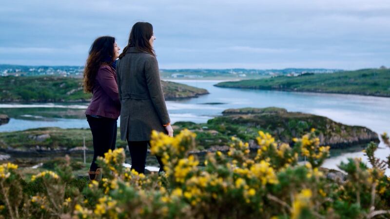 Síle Nic Chonaonaigh and Áine Ní Bhreisleáin in Bailte
