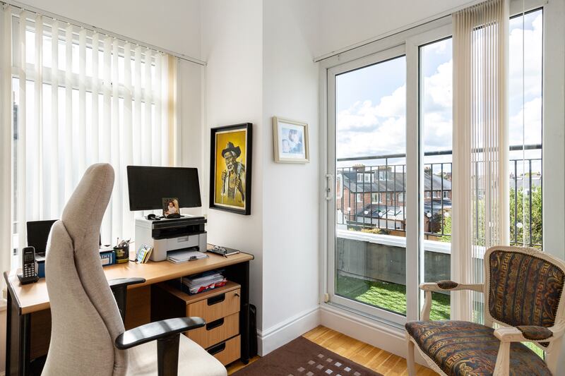 Study with access to terrace