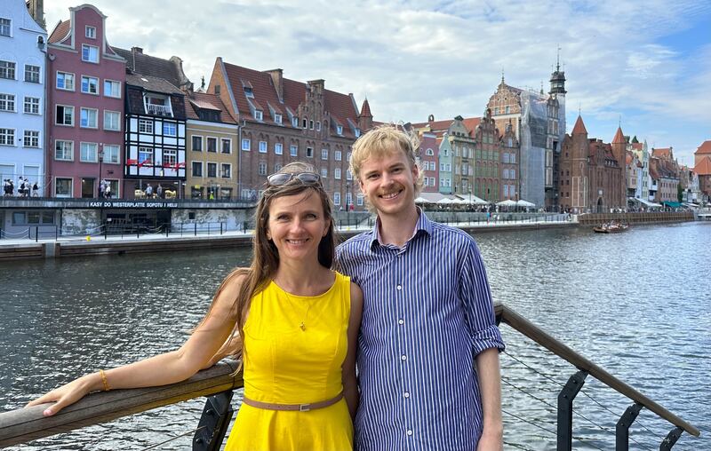 Tourguide Marta Ruszkiewicz and Conor Capplis along the Vistula river in Gdańsk