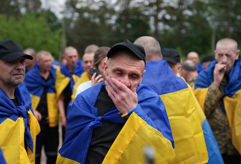 Ukrainian prisoners of war (POWs) react following a prisoner swap with Russia at an undisclosed location in Ukraine, 25 May 2025. In the third and last stage of the '1000-for-1000' exchange agreement, 303 Ukrainian servicemen were returned to Ukraine. The agreement was reached after recent Russia-Ukraine talks held in Turkey.