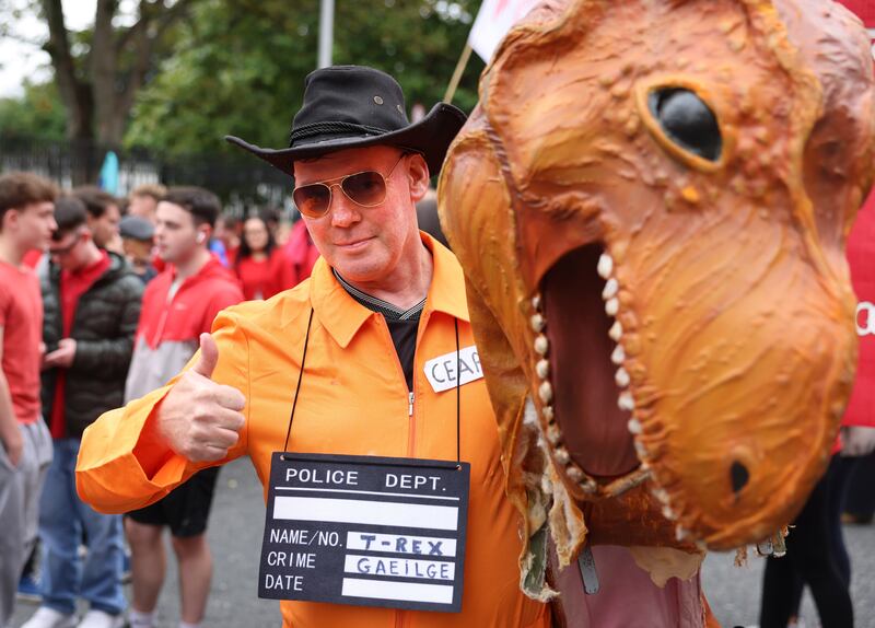 T-Rex Ó Saurus (Seamus O Fionnagáin) Grianghraf: Dara Mac Dónaill 











