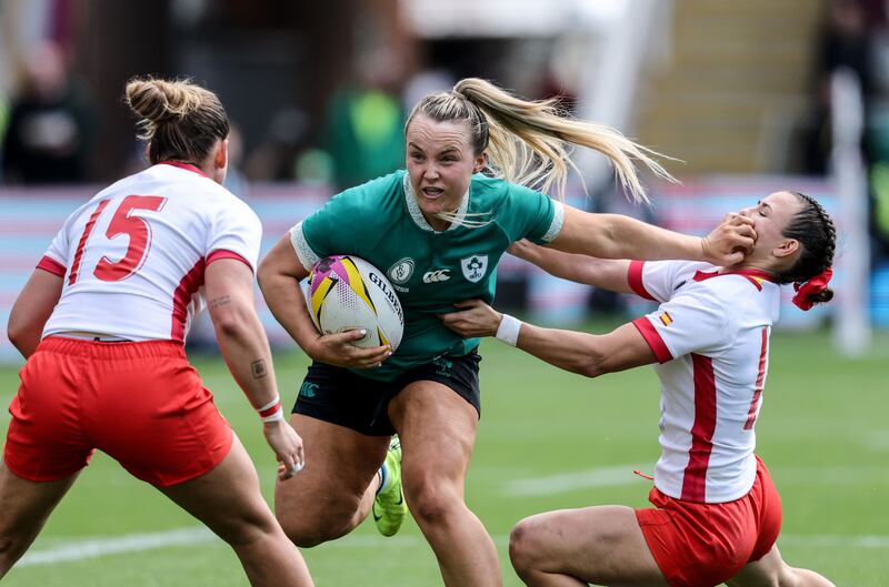Aoife Dalton sees off a challenge from Spain's Claudia Pérez Pérez. Photograph: Dan Sheridan/Inpho
