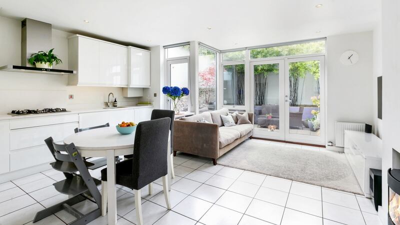 Livingroom and kitchen