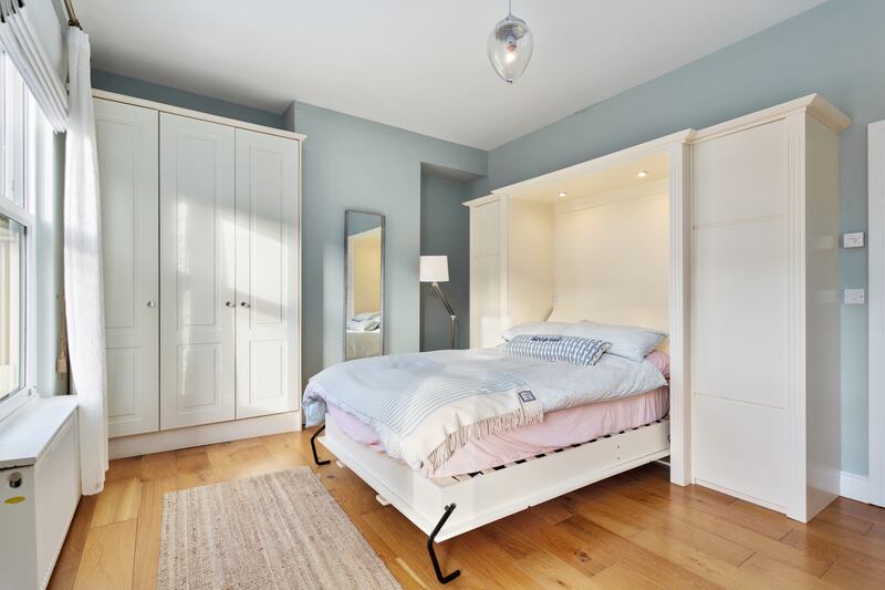 Master bedroom. Photographer: Keith Owens