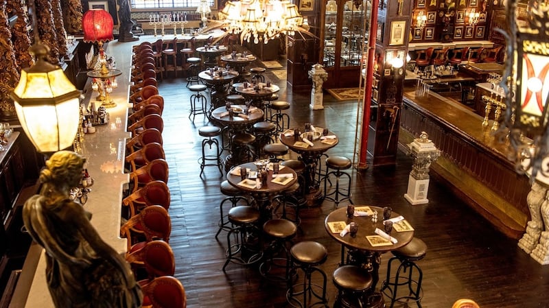 The 118 foot bar at Oscar Wilde, the longest bar in New York