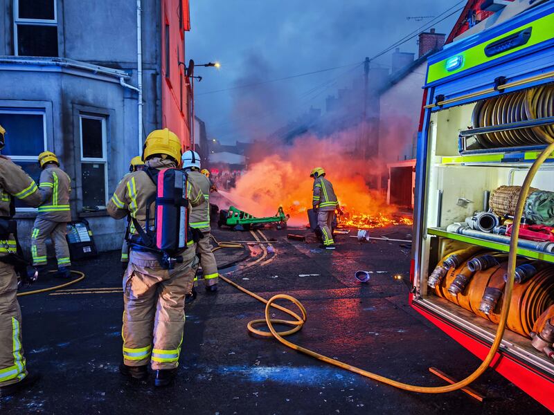PACEMAKER BELFAST.  09/06/2025
Police are dealing with public disorder in Ballymena town centre this evening (Monday 9th June).

A number of missiles have been thrown towards police with damage reported to a number of properties. Officers are advising motorists and pedestrians to avoid the Clonavon Road area until further notice.

It follows a protest in the area earlier this evening. Officers are in attendance to ensure the safety of everyone involved. They will remain in the area tonight to continue to monitor the situation.

Chief Superintendent Sue Steen said: “We are urging everyone to remain calm and to act responsibly. Violence and disorder will only place people at greater risk. Our priority is to keep the community safe, and I would appeal to everyone to work with us to bring calm to the area as quickly as possible.”