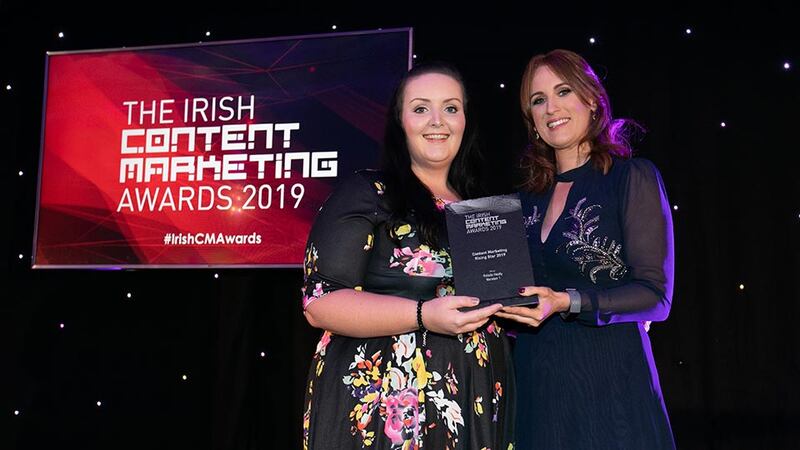 Sara Kennedy, Awards Judge presents the Content Marketing Rising Star 2019 award to Róisín Healy, Version 1.
