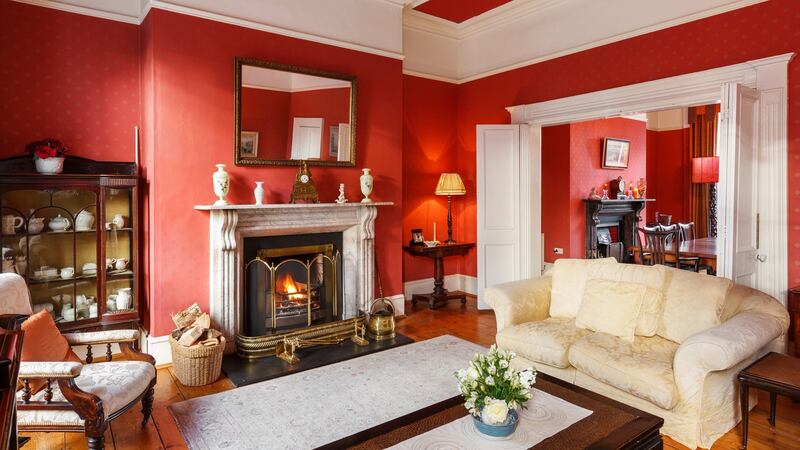 Interconnecting reception rooms.