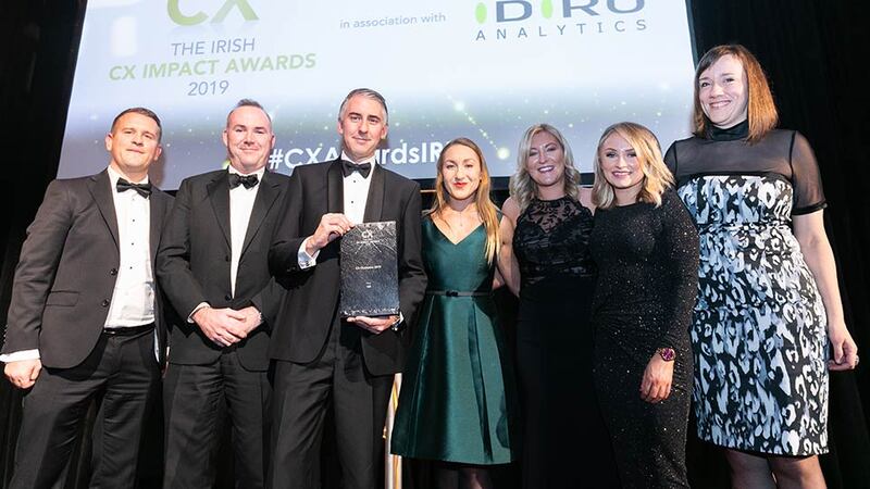 Agnieszka Anna Jozwiak, Awards Judging Co-ordinator & CXPA presents the CX Champion 2019 award to the AIB team.