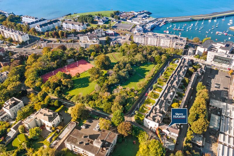 Location, close to the sea and De Vesci Park