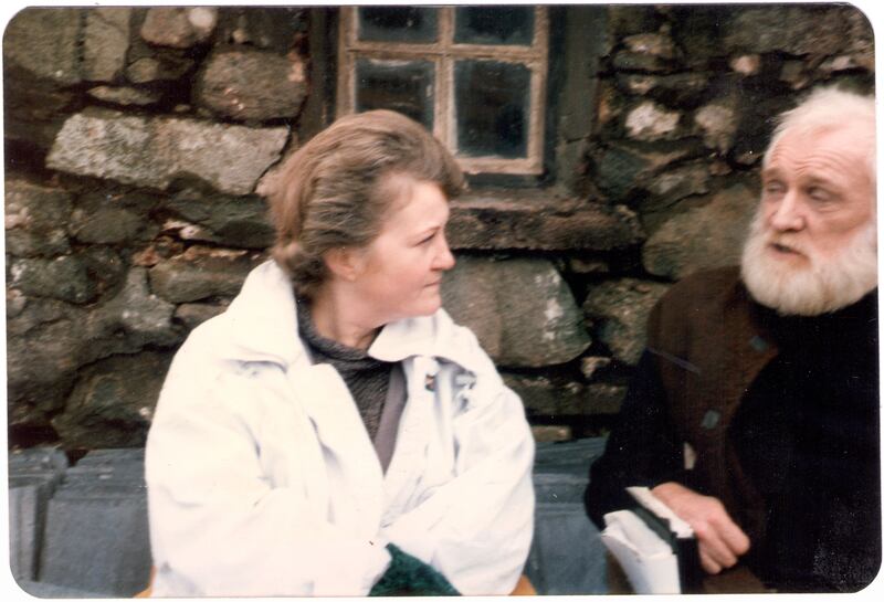 Brenda Fricker with Richard Harris during filming of The Field