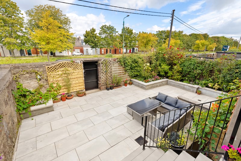The rear garden opens to Grove Road along the Grand Canal
